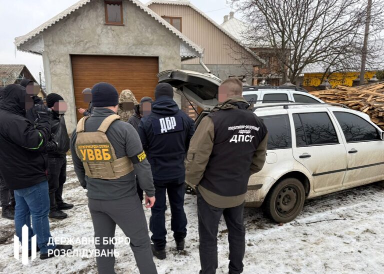 Правоохоронця судитимуть за перевезення "ухилянтів" у багажнику
