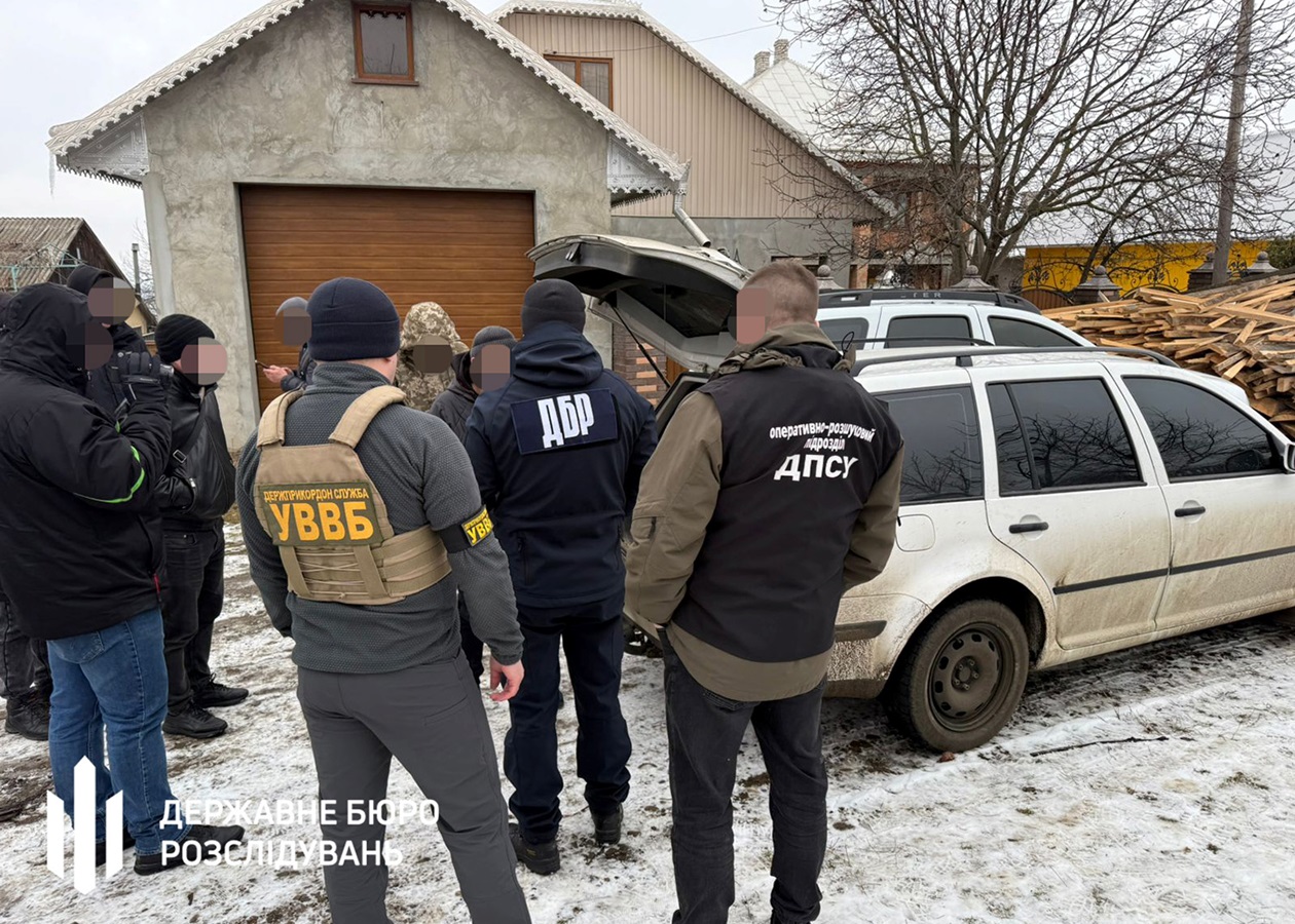 Правоохоронця судитимуть за перевезення "ухилянтів" у багажнику