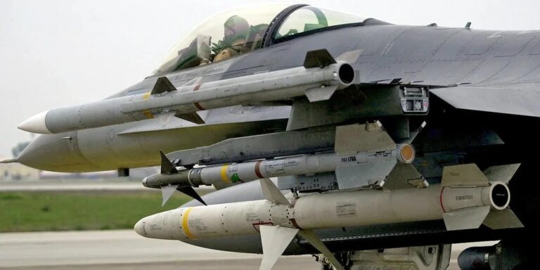 Пентагон замовив ракети AIM-120 AMRAAM для України