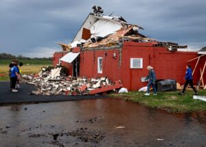 У США десятки людей стали жертвами торнадо