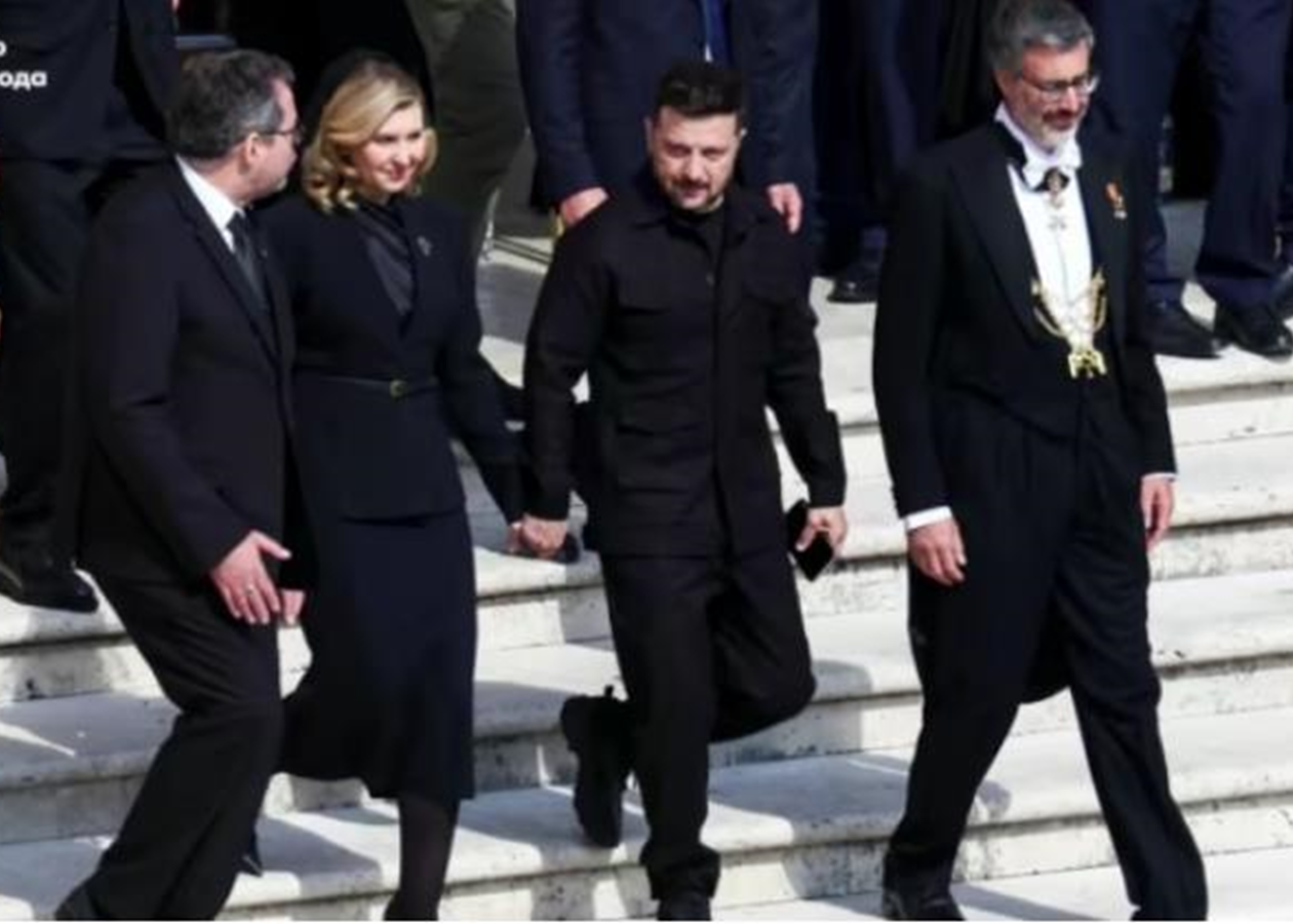Зеленський прибув на інтронізацію Папи Римського