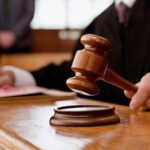 На Закарпатті подружжя посадило дитину на ланцюг і підпалило
