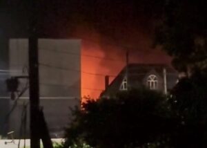 В Рильську дрон вдарив по готелю з російськими військовими