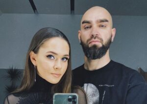 Саніна відповіла на звинувачення, що чоловік живе за кордоном
