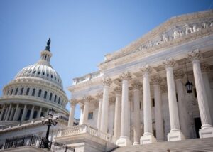 ЗМІ: США пом'якшать "кістколомні" санкції проти РФ