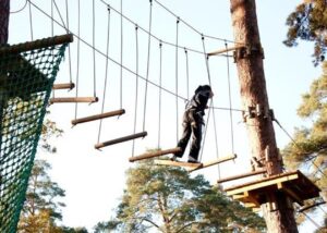 В Києві підліток упав з канатної дороги