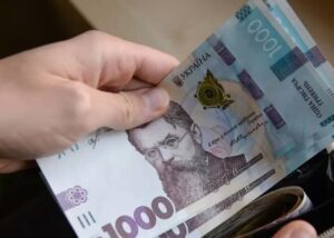 Українцям обіцяють зростання зарплат та пенсій