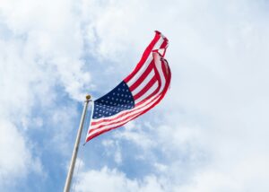 Пентагон привітав з Днем прапора США триколором РФ