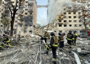 У Києві ракета РФ пробила дев’ять поверхів будинку