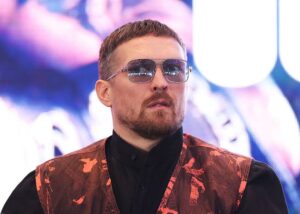 Усик відповів на питання про своє майбутнє в політиці