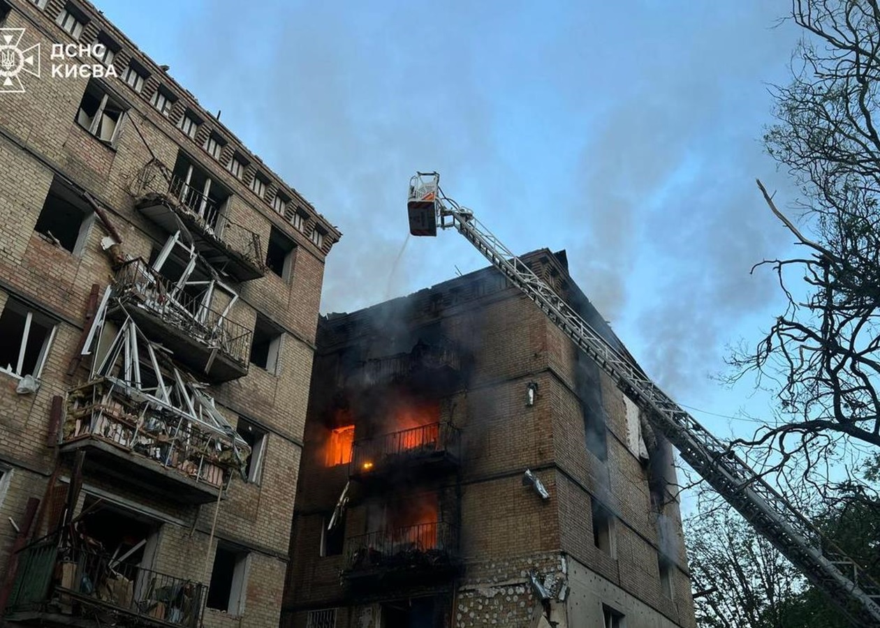 Під завалами будинку у Києві можуть залишатися до 14 людей - КМВА