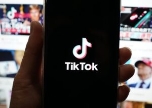 Трамп вкотре продовжив строк продажу TikTok