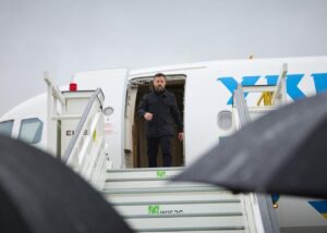 Зеленський анонсував візит до Британії