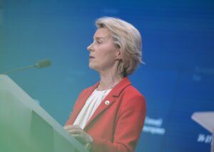 Вступ у Євросоюз: ЄК виступає за перемови з Києвом