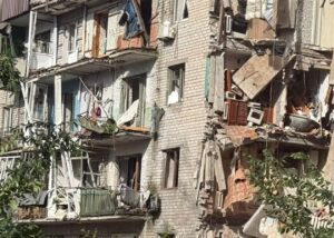 Росіяни атакували п'ятиповерхівку у Лимані