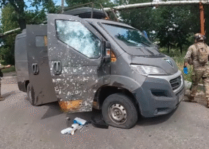 Дрон РФ поцілив у авто Білих янголів у Покровську: поранено поліцейського