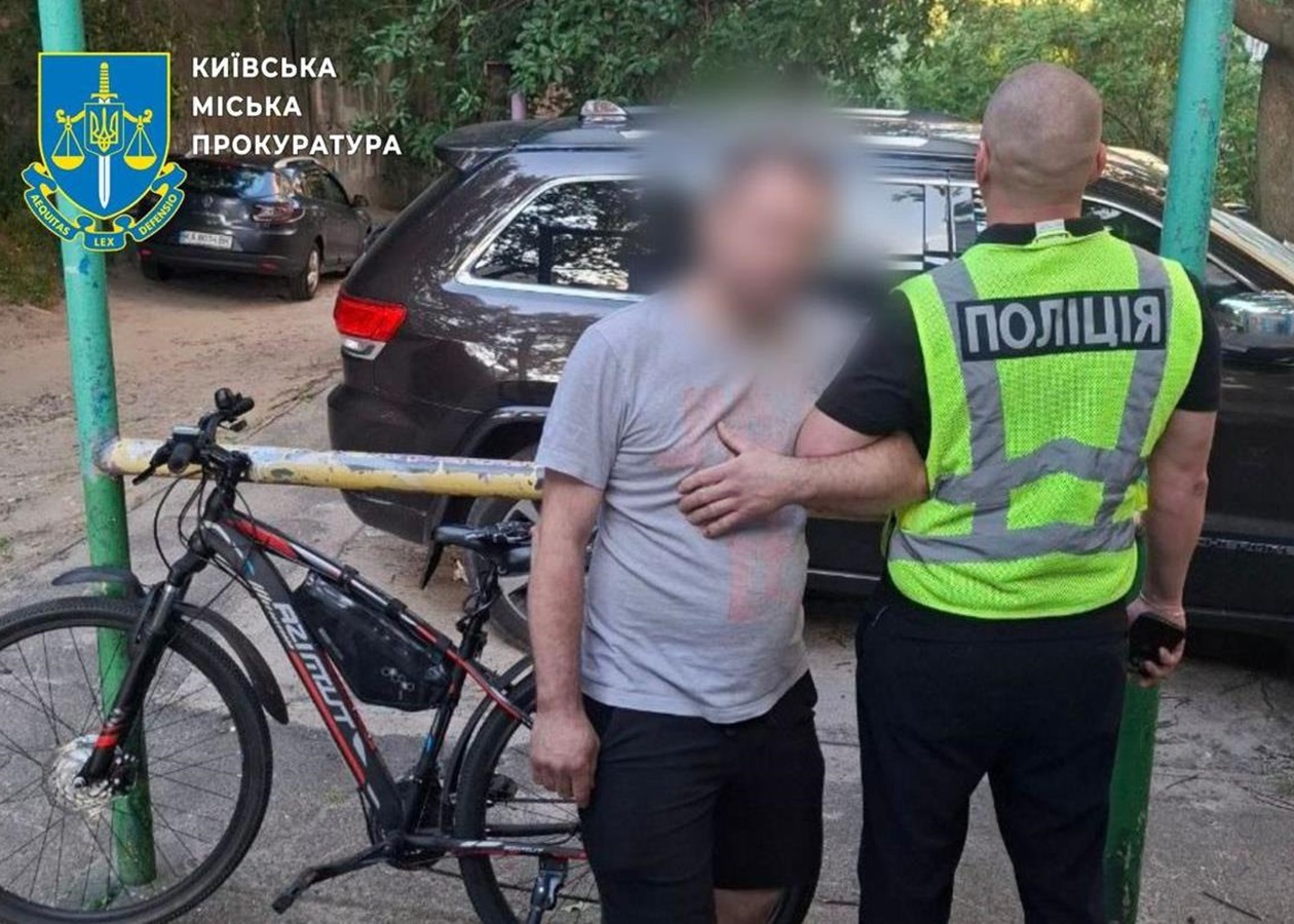 У Києві обстріляли автомобіль волонтерки