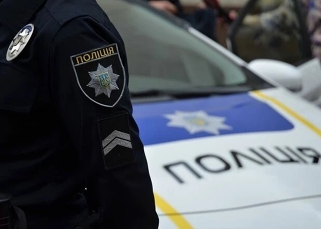 У Києві чоловік демонстрував прапор із нацистською символікою
