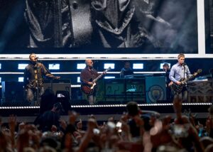 Легендарний гурт Oasis вперше за 16 років вийшов на сцену разом