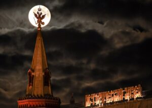 За період війни в РФ за загадкових обставин померло 20 чиновників - ЗМІ