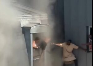 Порятунок з вогню у Парижі прославив іноземця