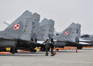 Польща підняла винищувачі через атаку РФ на захід України