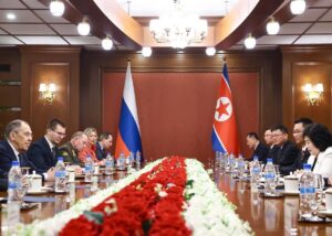 Лавров прибув на переговори у КНДР