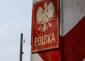 На кордоні Польщі та Білорусі мігрант напав на прикордонника