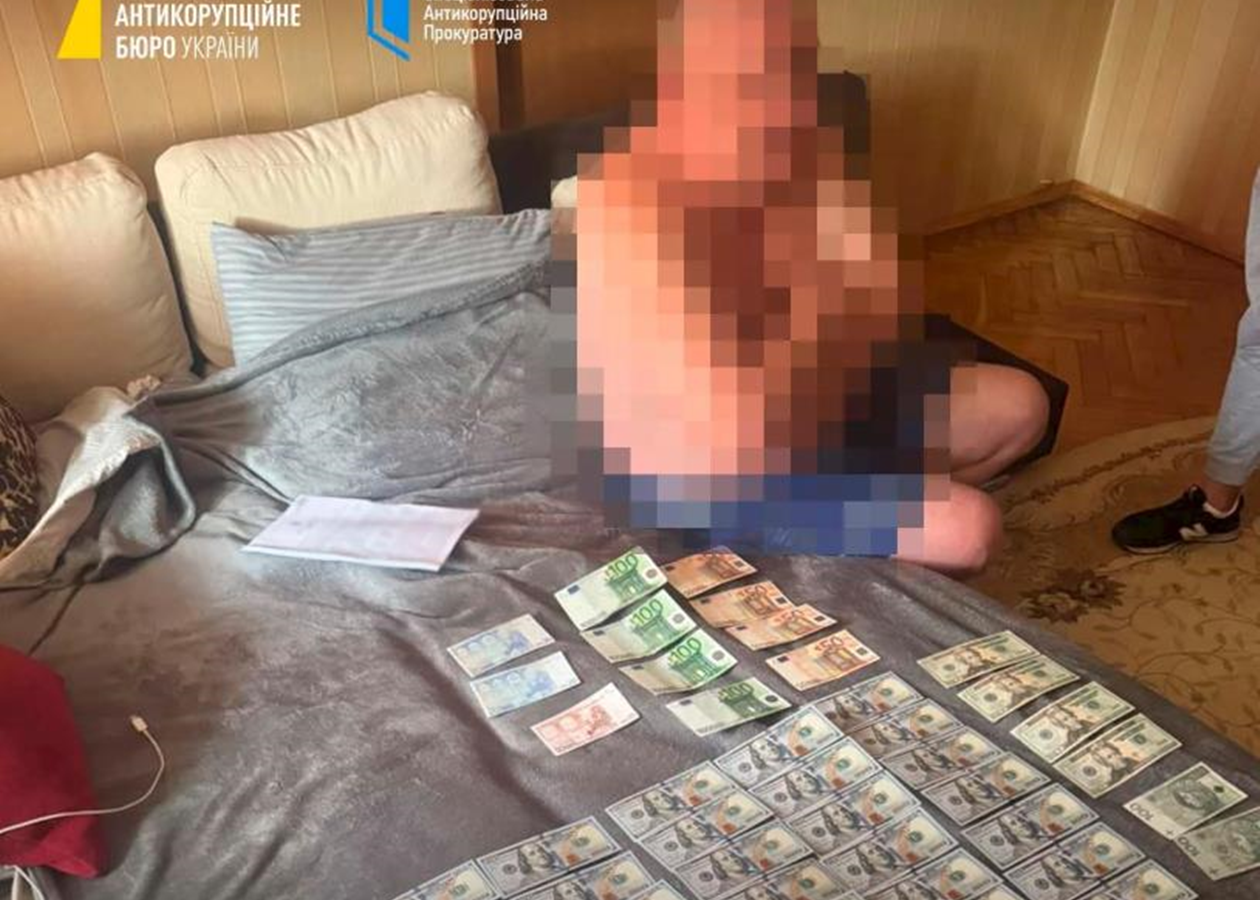 На хабарі упіймали голову суду на Волині
