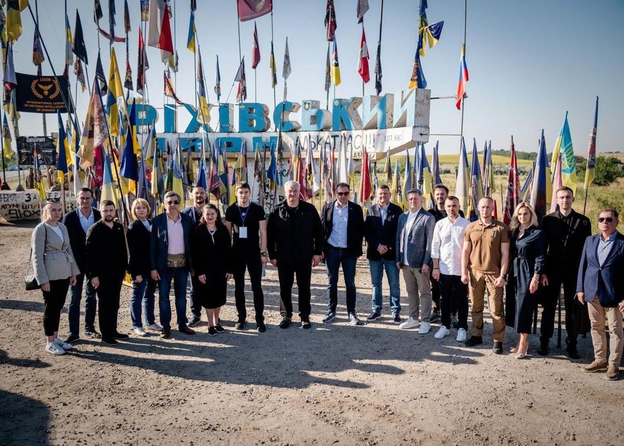 Сибіга з послами відвідав передові позиції ЗСУ