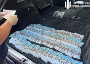 Посадовця податкової на Хмельниччині зловили на хабарі