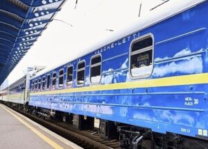 УЗ запустила поїзд, який об'єднає південь і захід України