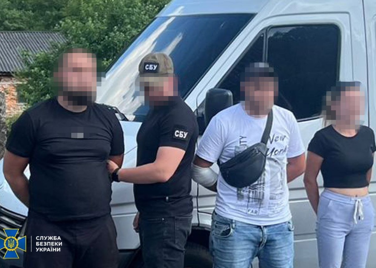 Затримано 14 організаторів схем для ухилянтів