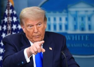 Молот США проти серпа РФ: чи досягне мети Трамп, погрожуючи Путіну