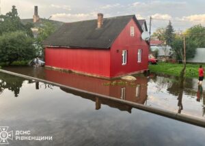 Рятувальники ліквідують наслідки негоди в п'яти областях