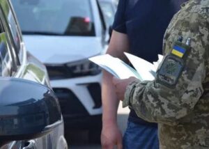 У Рівному шість осіб заблокували авто ТЦК і вимагали віддати мобілізованого