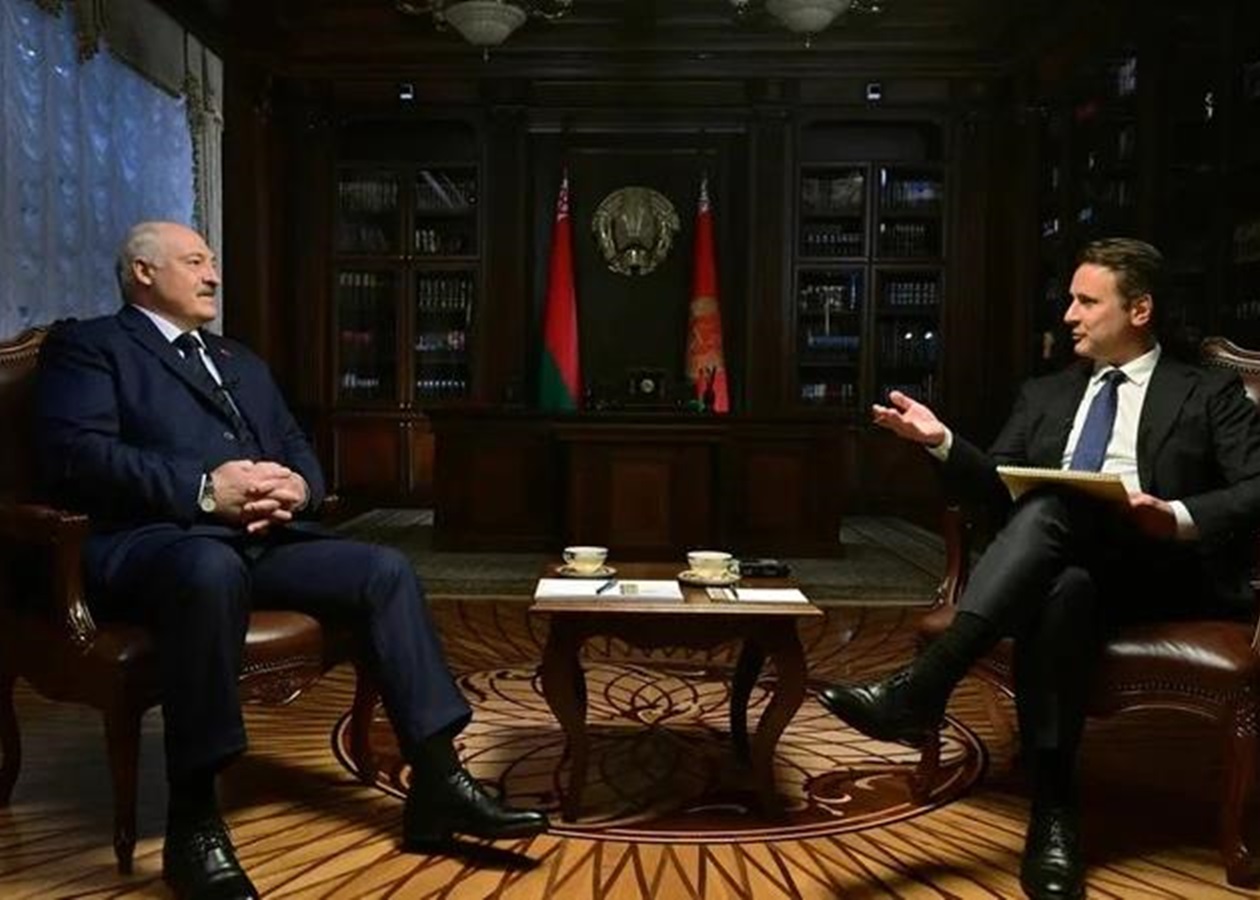 Багато про що шкодує: Лукашенко в інтерв’ю передав послання Путіна