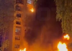 У Курську після роботи ППО спалахнула багатоповерхівка