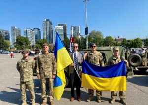 Українські армійці долучилися до військового параду Канади
