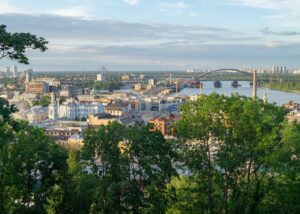 У центрі Києва лунали постріли: влада пояснила, що сталося