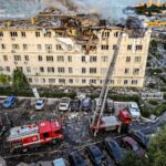 З’явилося відео удару по багатоповерхівці Харкова