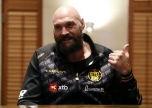 Ф’юрі - про зустріч Усика з Ітаумою: Бій молодого хлопця проти старого